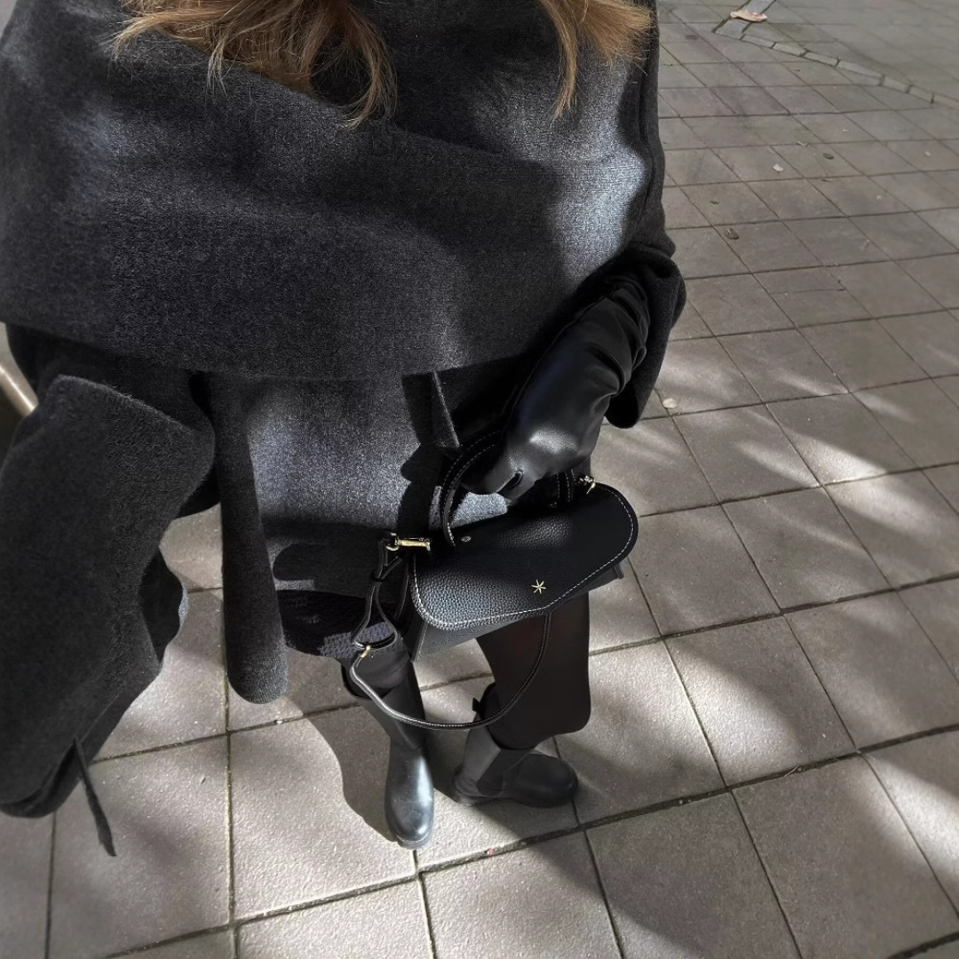 Emma Dámsky pončo – asymetrické z vlny, elegantné a ideálne na zimné teplo
