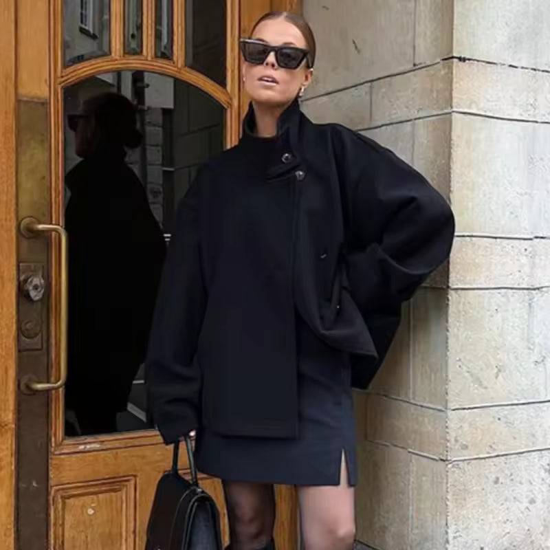 Elise Casaco Curto Mulher – Elegante, Confortável e Versátil com Duplo Abotoamento