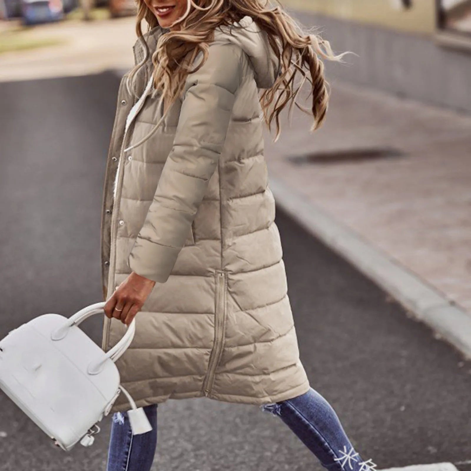 Evie Casaco Acolchoado Longo para Mulher – Casaco de Inverno Quente com Capuz e Corte Elegante e Leve