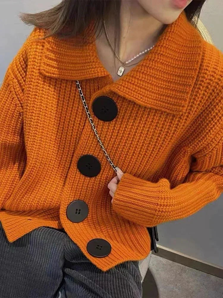Amber Pull Dámský Oranžový Col Oversize – Žebrovaná Pletenina, Volný Střih & Kontrastní Knoflíky