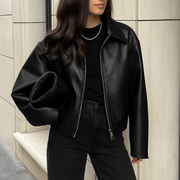 Casaco Celeste Bomber Mulher em Pele Sintética – Corte Oversize na Moda com Gola Clássica