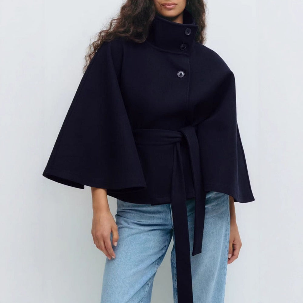 Casaco-Capa Charlotte Mulher – Gola Alta & Cinto Ajustável para Elegância e Calor Invernal