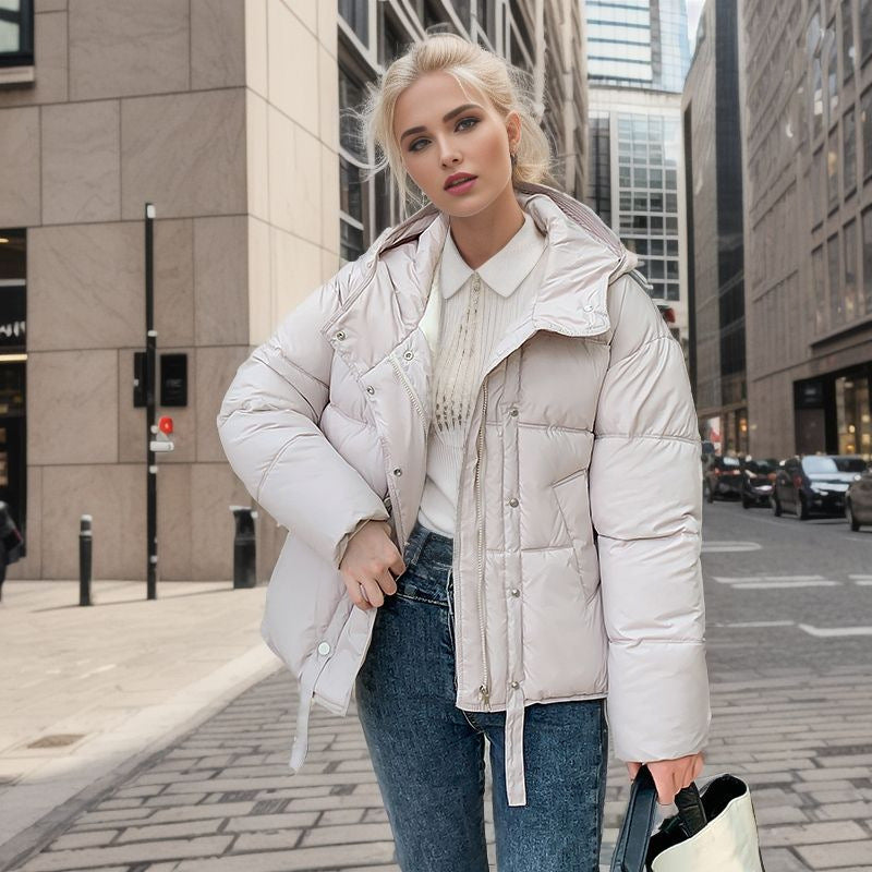 Novie Dámská Krátká Bunda s Kapucí – Lehká, Prošívaná a Moderní Městský Styl