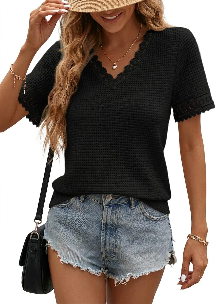 Lolly Top für Damen aus gewaffeltem Strick – T-Shirt mit V-Ausschnitt und Spitzenärmeln