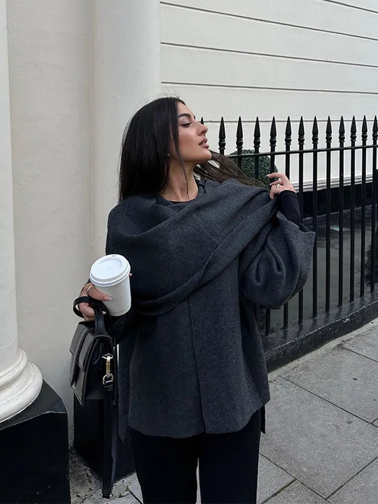 Emma Dámsky pončo – asymetrické z vlny, elegantné a ideálne na zimné teplo