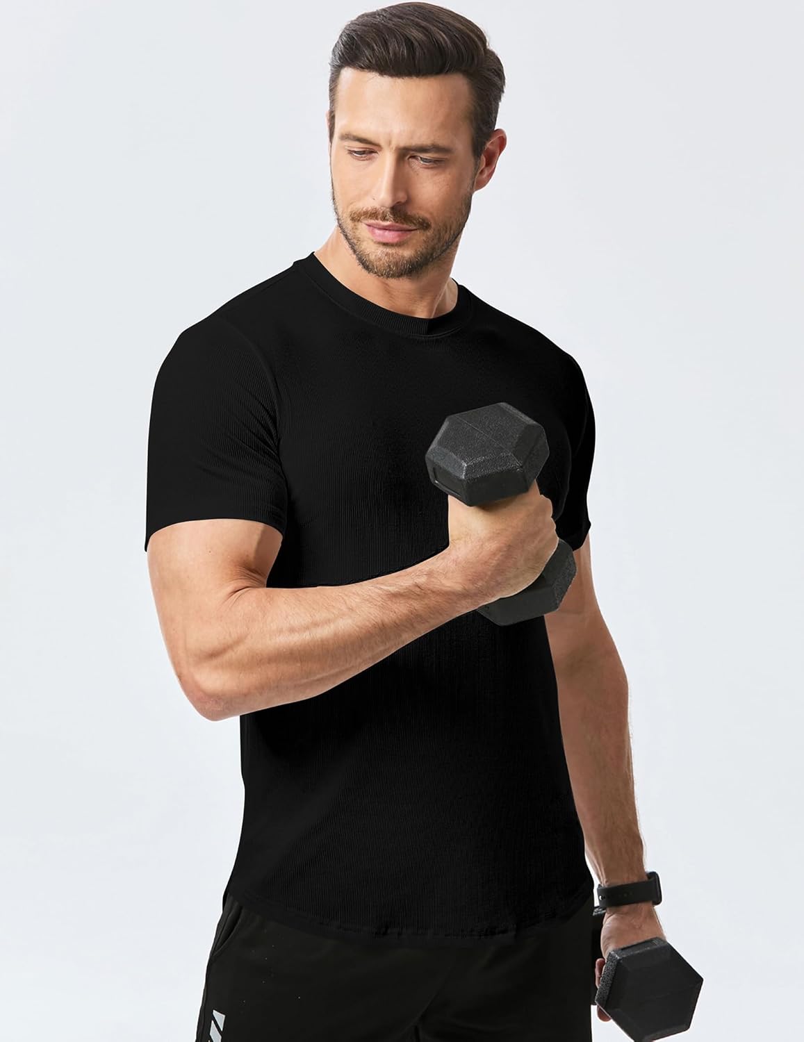 Norman T-paita miehille – Slim fit -mallinen joustava t-paita, pitkä malli & kesäurheilu