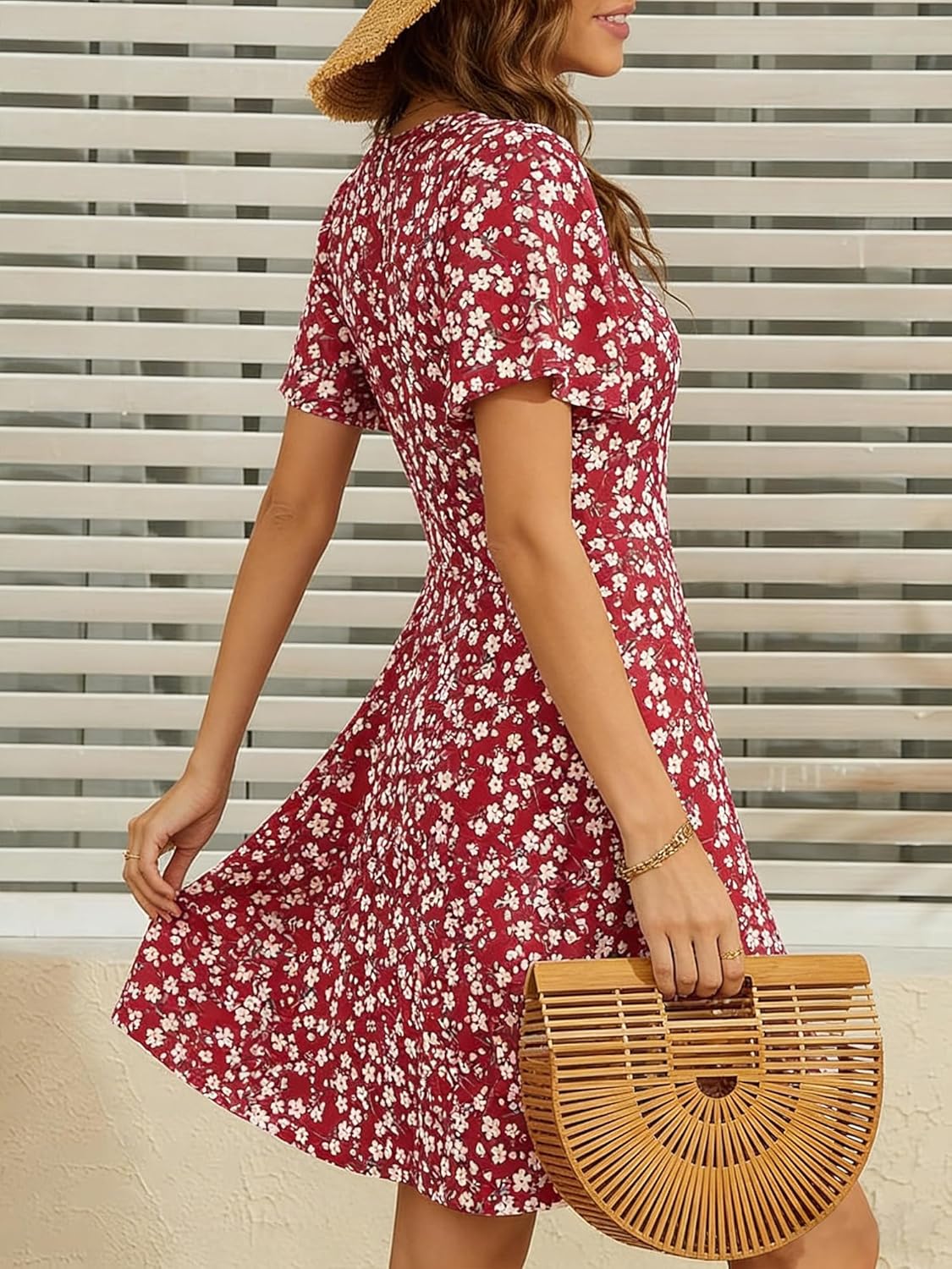 Léa dame slå-om-kjole – midi kjole med blomster, V-hals og høj talje