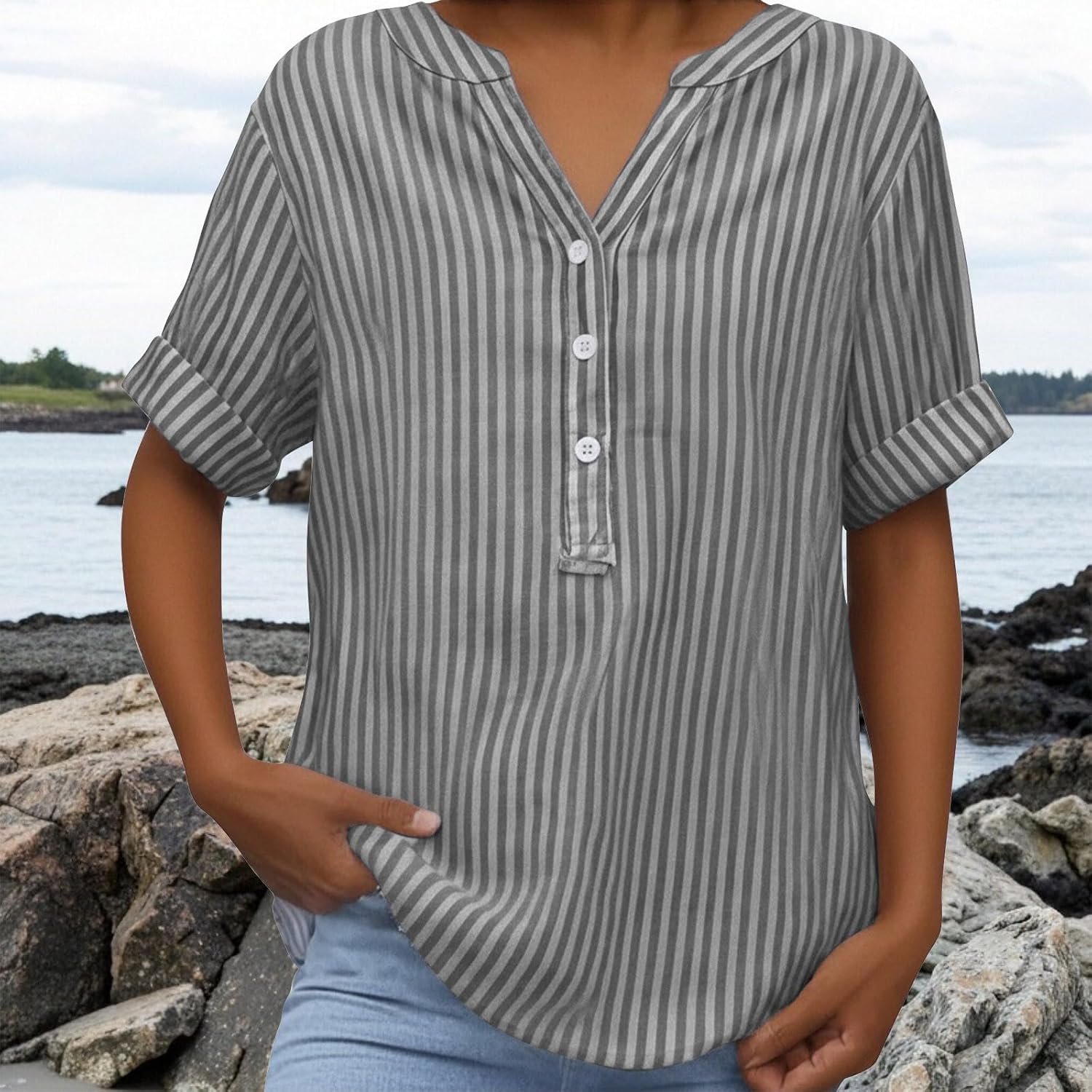 Solen Blouse Femme Rayée – Haut Col V à Boutons Style Henley