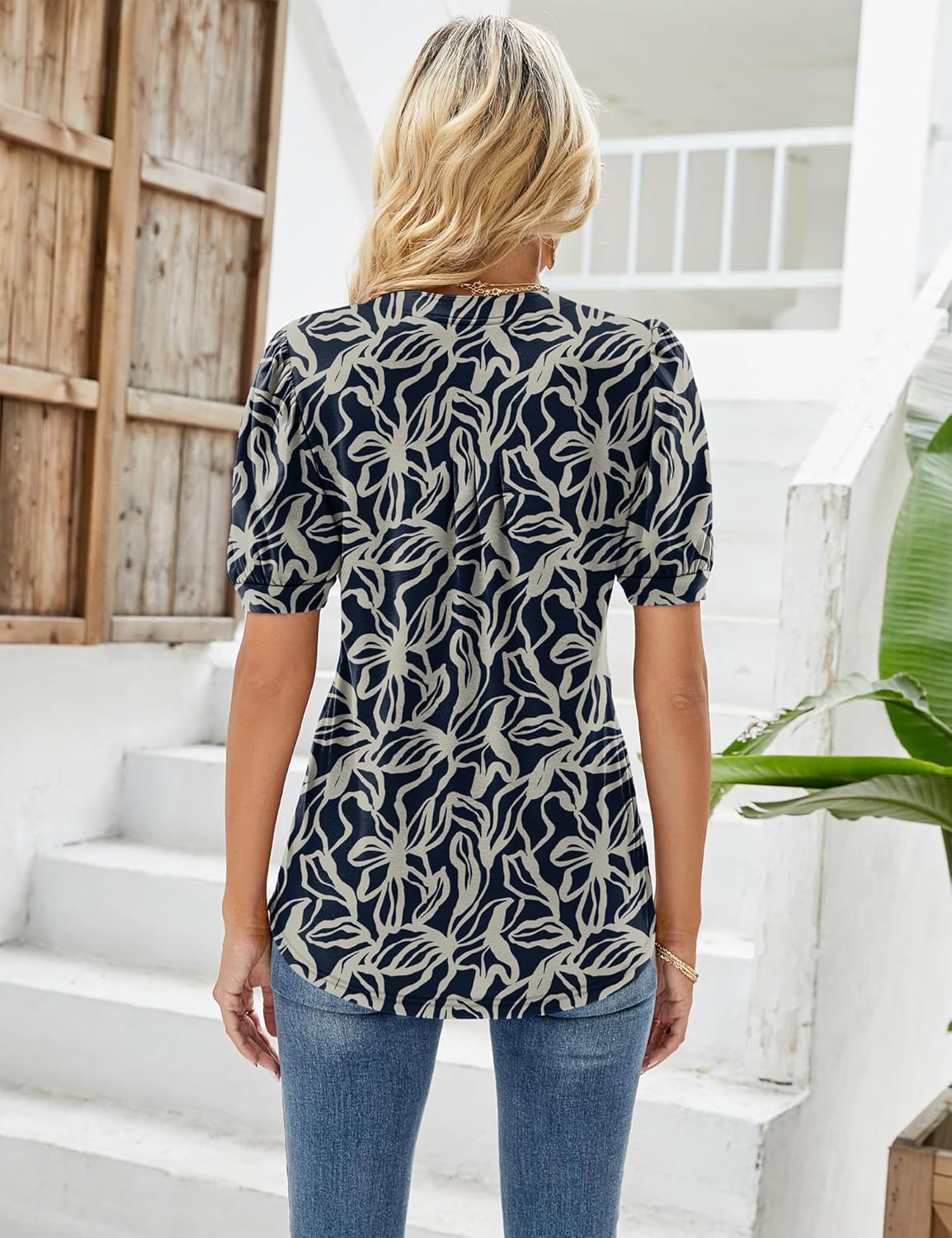 Sofia Haut Femme Col V – T-shirt Fluide Imprimé Floral avec Manches Bouffantes et Détails Plissés