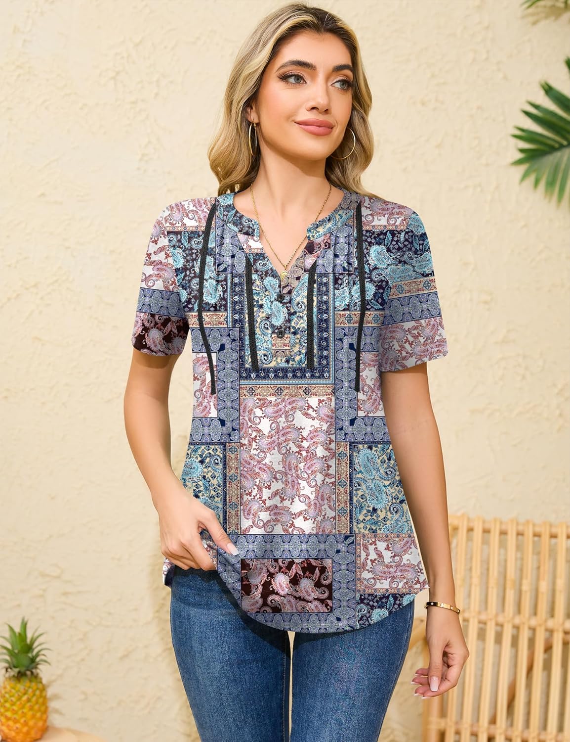 Fiory Top Mulher Decote em V – Renda Plissada, Mangas Curtas, Túnica Fluida de Verão