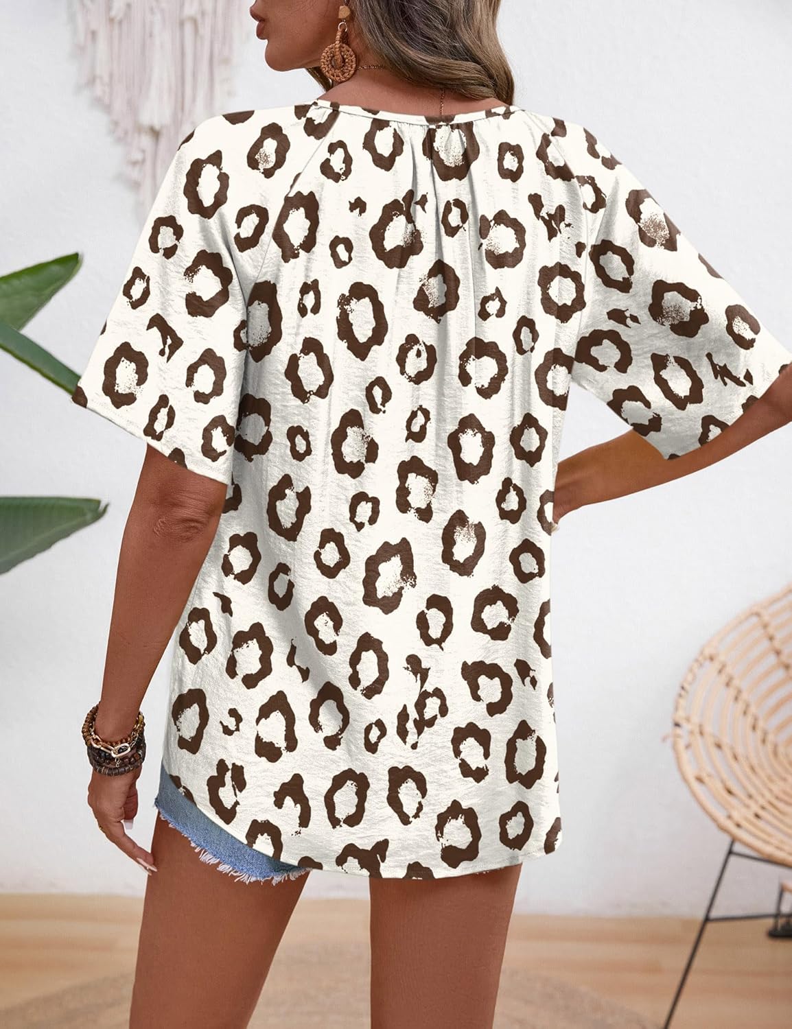 Blusa Lucie Mulher – Top Boémio com Decote em V e Botões Funcionais