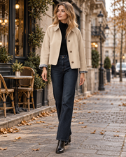 Arielle kort trenchcoat til kvinder med ternet for, skjortekrave og knaplukning