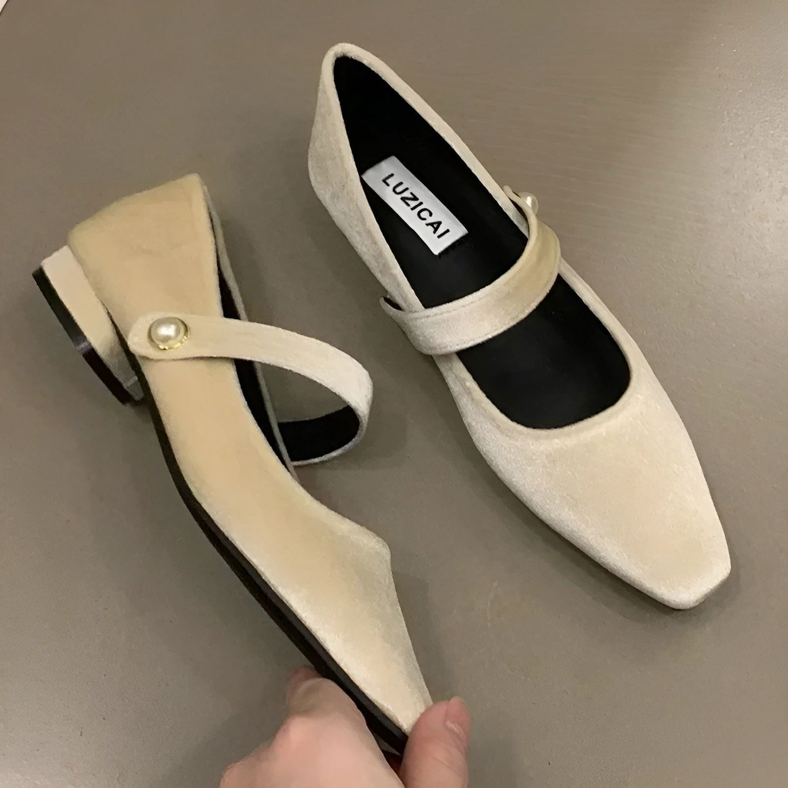 Amélie baleríny dámské – elegantní boty s perlovým páskem a špičatou elegantní špičkou