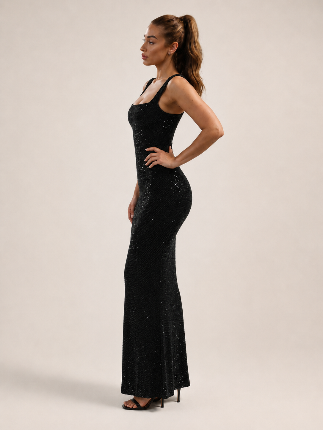 Églantine Robe Maxi Femme – Robe à Sequins Dos Nu Col Carré Coupe Moulante Élégante