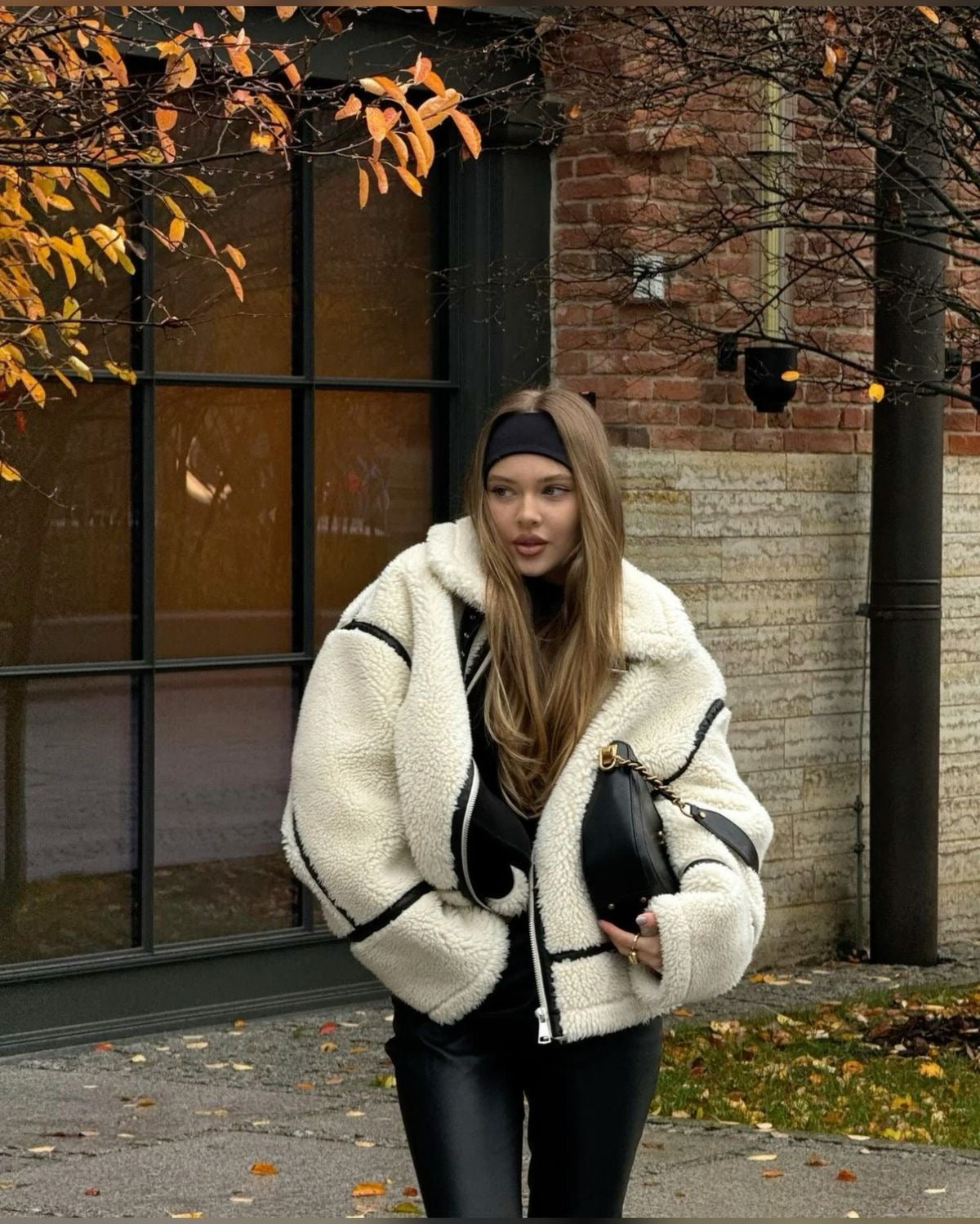 Abrigo Teddy Aurora para Mujer – Chaqueta Suave Beige con Corte Informal y Estilo Cómodo