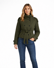 Gabardina Esmeralda Mujer Corta – Doble Botonadura, Cinturón de Cintura, Chaqueta Elegante de Otoño