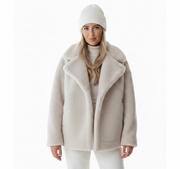 Kamryn Veste Femme en Fausse Fourrure Crème – Col à Revers Chic & Confort Hivernal