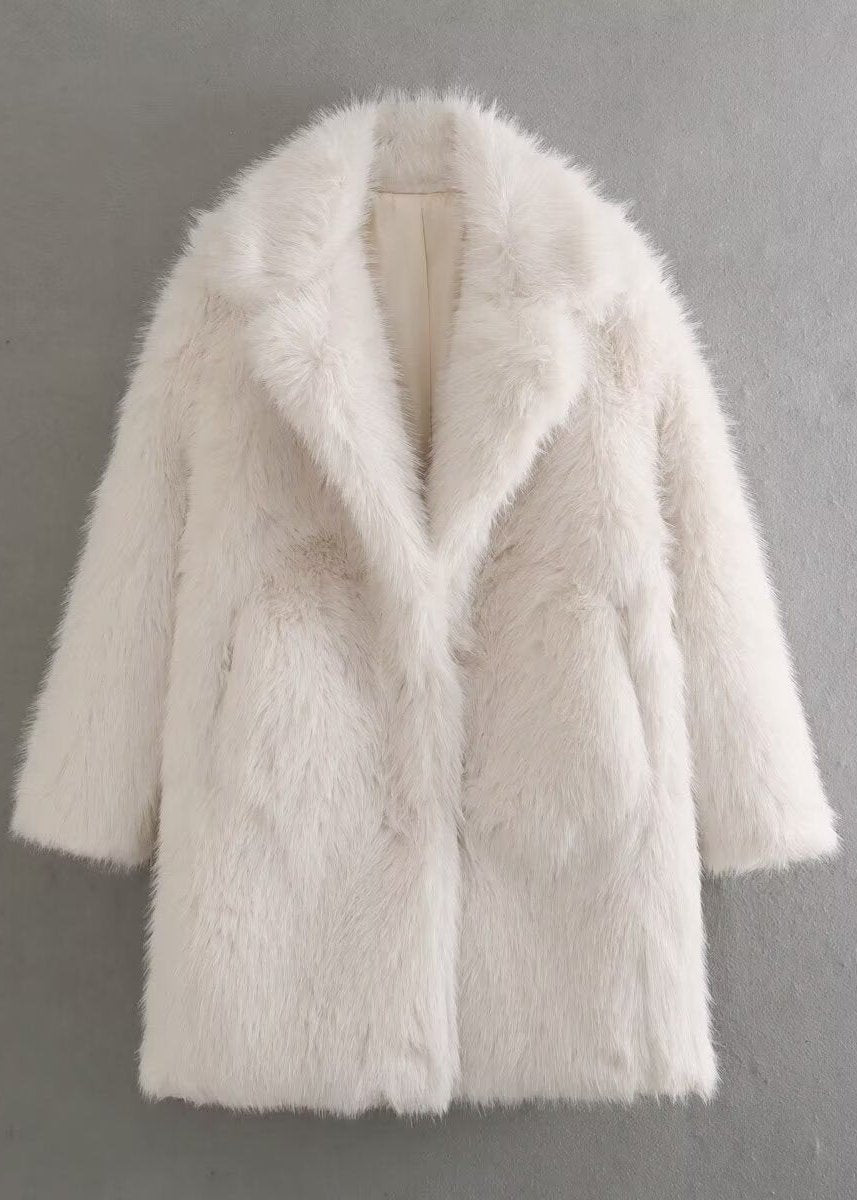 Valerie Winter Coat in Faux Fur for Women – Soft White Jacket with Casual Cut and Oversize Collar