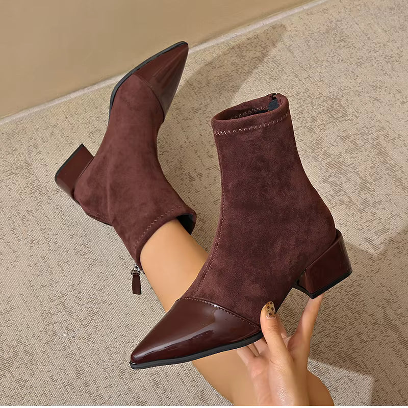 Gracia Damen-Stiefeletten – Elegante Wildleder-Boots mit Lackdetails und bequemem Blockabsatz