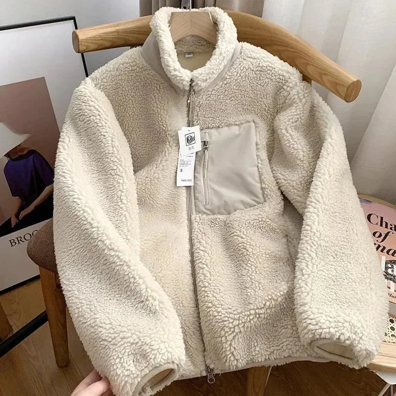 Lily Casaco Teddy para Mulher – Casaco Quente com Gola Alta, Bolsos com Fecho e Corte Casual
