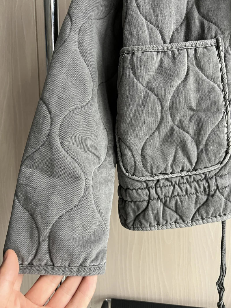 Casaco Matelassado Zinnia para Mulher – Casaco de Inverno Quente com Fecho de Eclair, Cintura Ajustável e Bolsos