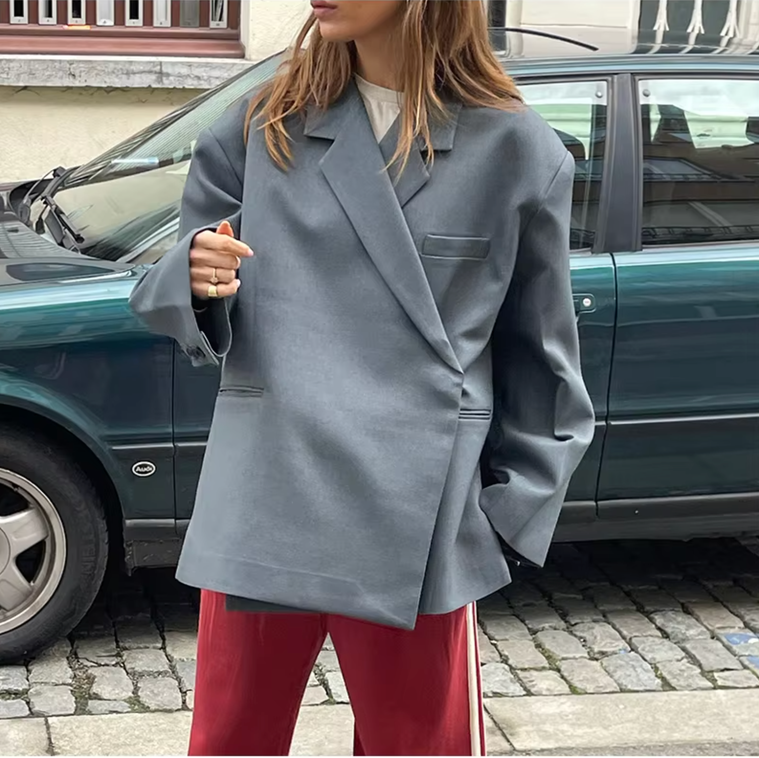 Yusra Blazer Oversize Naisille – Tyylikäs Moderni Takki, jossa Sujuva Leikkaus ja Rakennekangas