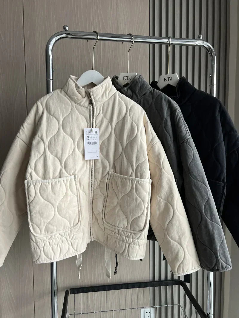 Casaco Matelassado Zinnia para Mulher – Casaco de Inverno Quente com Fecho de Eclair, Cintura Ajustável e Bolsos