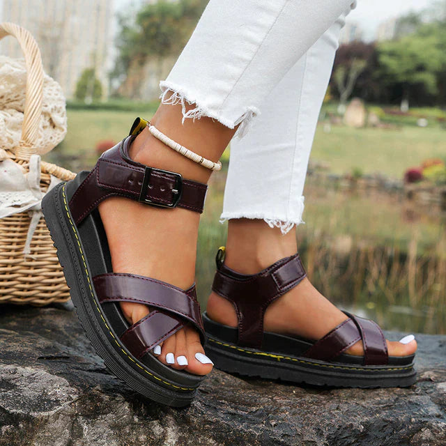 Keilabsatz-Sandalen Damen Lilly – Trendige Mules mit verstellbarem Knöchelriemen & Komfortsohle