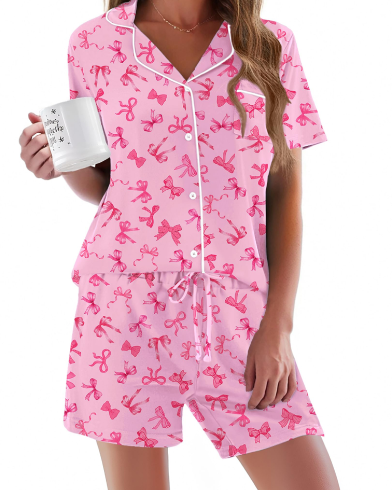 Sophie naisten pyjama-asusetti – pehmeä 2-osainen yöpuku napituksella ja mukavat shortsit