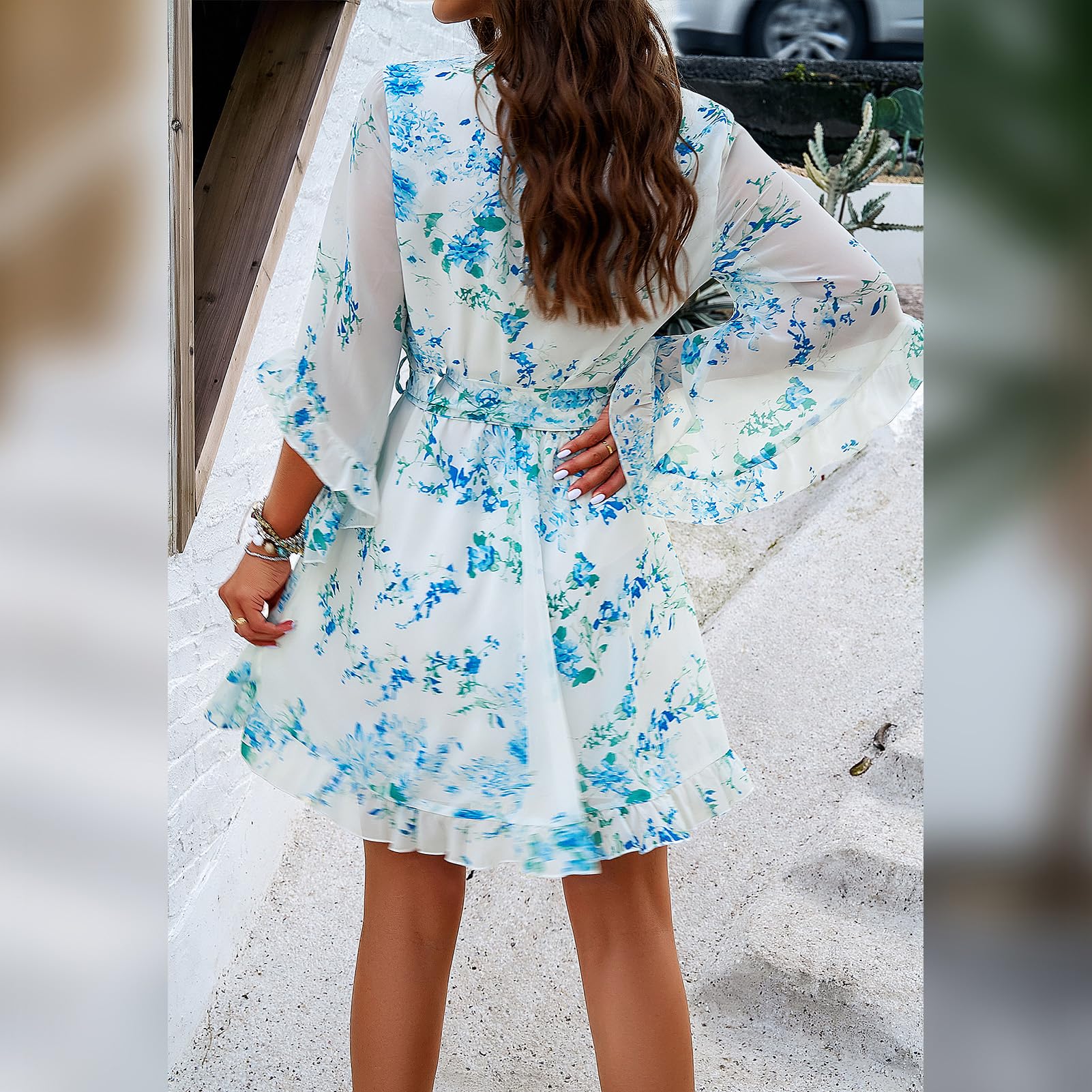 Odessa Dámský Župan – Květinový Zavinovací Výstřih do V, Zvonečkové Rukávy a Elegantní Mini Šifon