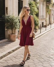 Ellie Robe Femme – Robe Été Sans Manches, Col V & Coupe Confort Élégante