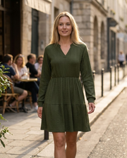 Emma kjole midi til kvinder – strikket kjole med V-hals, elastisk talje, lange ærmer, elegant