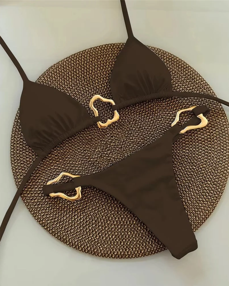 Biquíni Selene Feminino – Fato de Banho com Detalhes Dourados Corte Elegante e Favorável para o Verão
