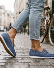 Dames Mocassins Yvette – Loafers van ademend mesh met metalen detail en instapmodel
