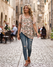 Lily női blúz V-nyakkal – elegáns pöttyös blúz fodros ujjakkal