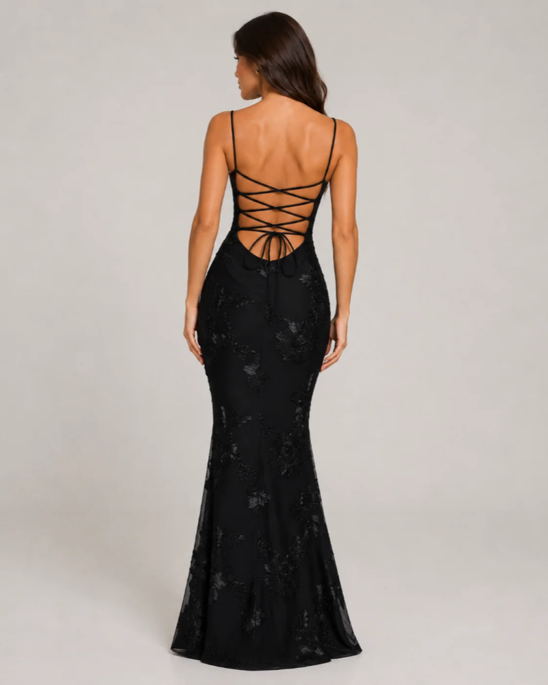 Sukienka maxi Finley Robe Femme – długa błyszcząca sukienka z wiązanym na plecach dekoltem, cienkimi ramiączkami i dopasowanym krojem