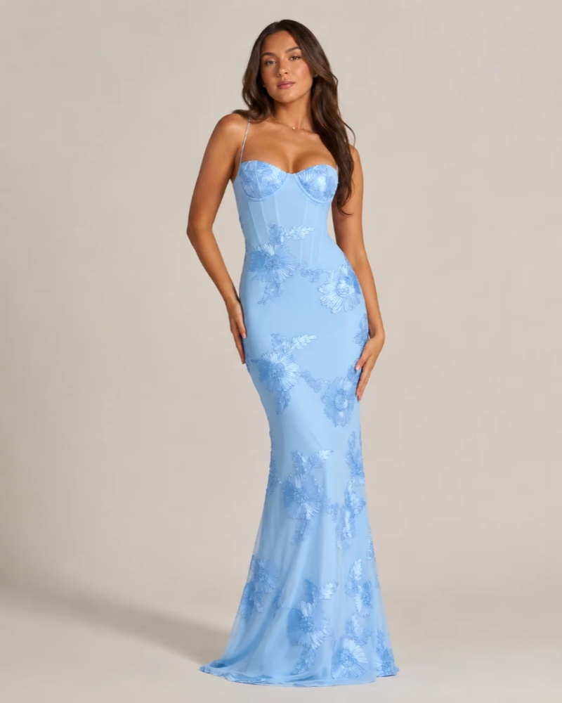 Sukienka maxi Finley Robe Femme – długa błyszcząca sukienka z wiązanym na plecach dekoltem, cienkimi ramiączkami i dopasowanym krojem