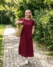 Aubrey női maxi ruha – hosszú, kerek nyakú, rövid ujjú zsebes ruha