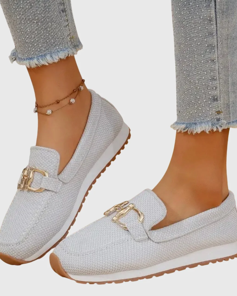 Dames Mocassins Yvette – Loafers van ademend mesh met metalen detail en instapmodel