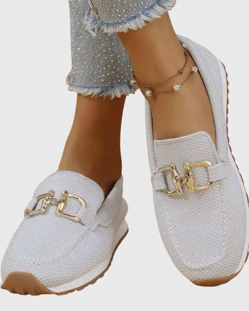 Dames Mocassins Yvette – Loafers van ademend mesh met metalen detail en instapmodel