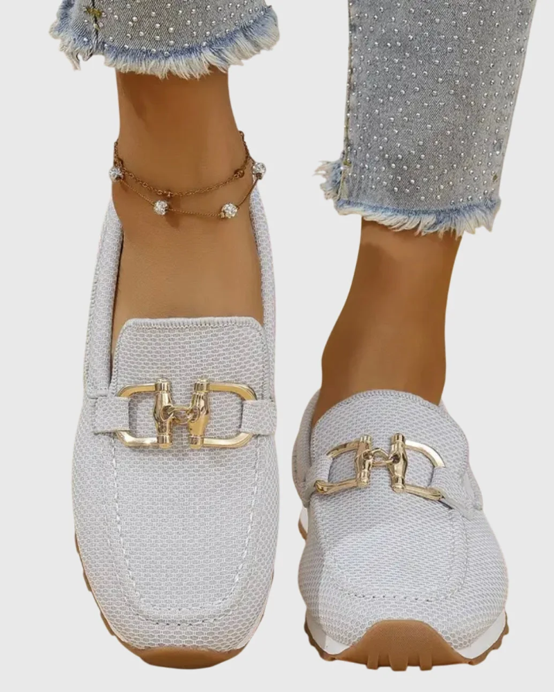 Dames Mocassins Yvette – Loafers van ademend mesh met metalen detail en instapmodel