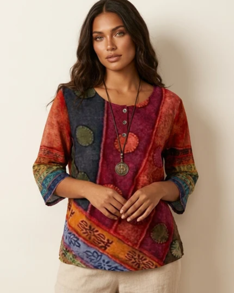 Calista Bluse til Kvinder – Boheme Top med Kunstnerisk Print, Løs Pasform og Knappede Detaljer