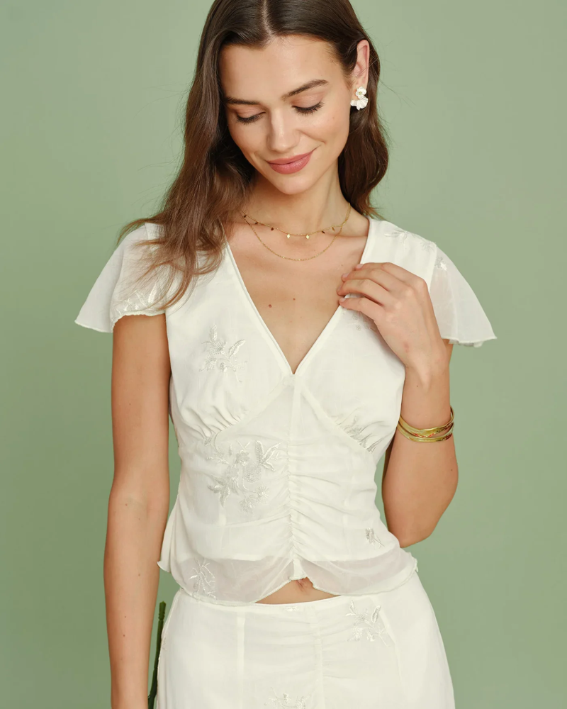 Camiseta Rosalie para mujer – Top con cuello en V bordado, corte cómodo y elegante, color albaricoque