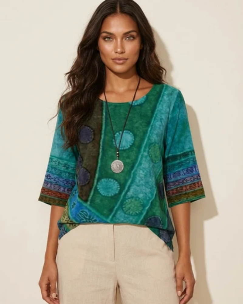 Calista Bluse til Kvinder – Boheme Top med Kunstnerisk Print, Løs Pasform og Knappede Detaljer