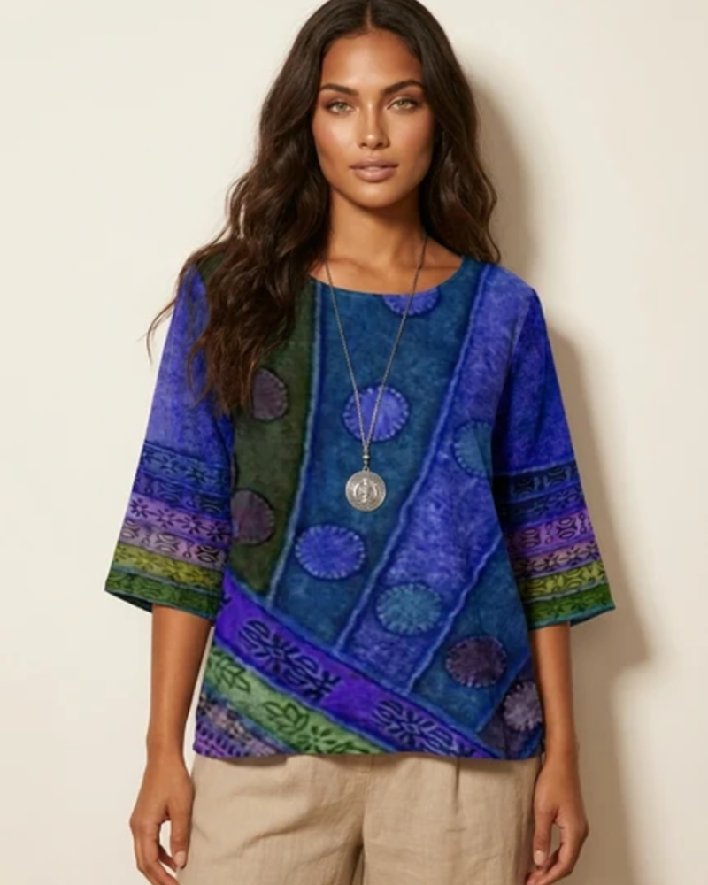 Calista Bluse til Kvinder – Boheme Top med Kunstnerisk Print, Løs Pasform og Knappede Detaljer