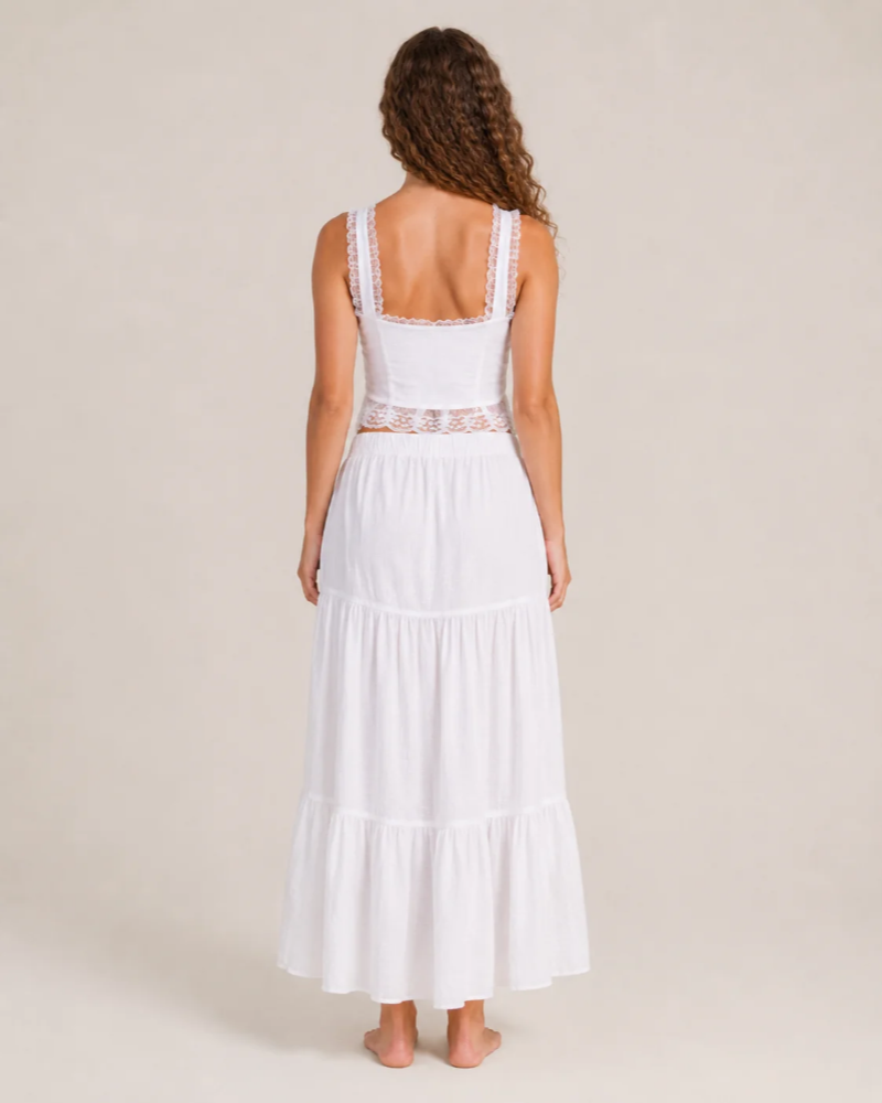 Willow Top Court Femme – Krajkový bílý crop top s nastavitelnými šňůrkami a otevřeným předním dílem
