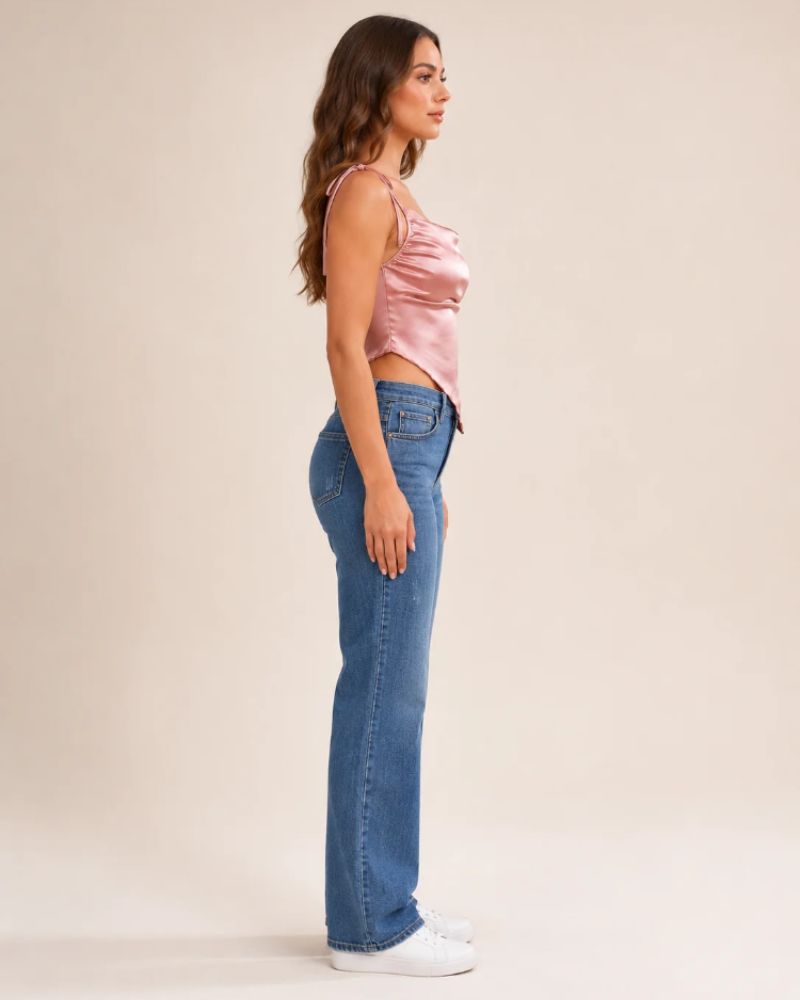 Harper Top Satin Femme – Elegantní asymetrický krátký růžový top se šněrováním