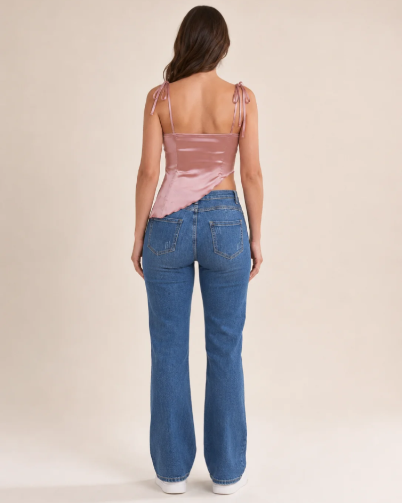 Harper Top Satin Femme – Elegantní asymetrický krátký růžový top se šněrováním