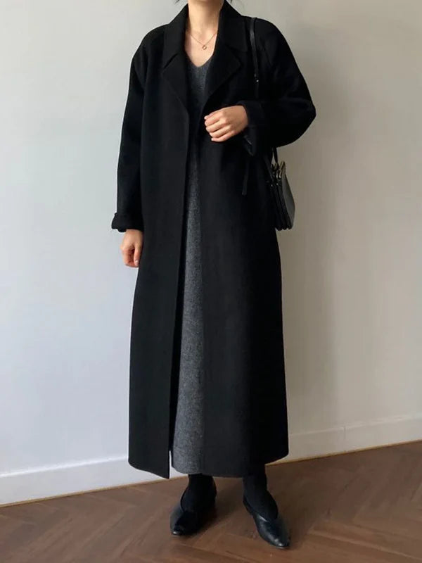 Casaco Longo Talitha de Mulher em Lã – Corte Envelope Elegante com Cinto
