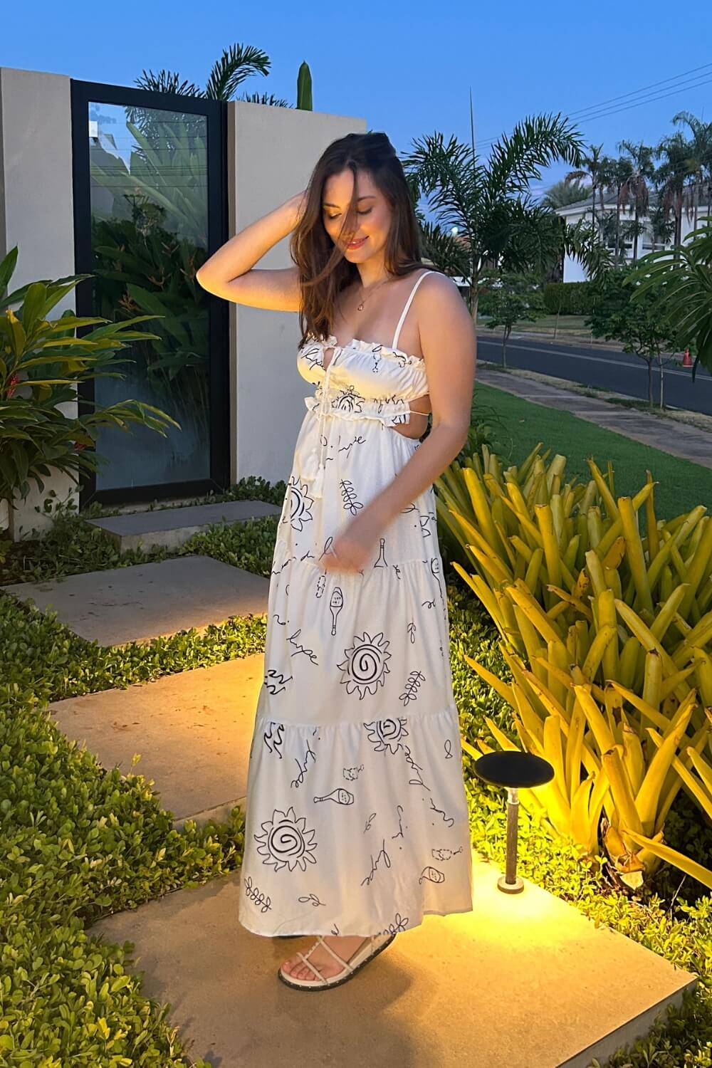 Astrée Midikleid für Damen – bedrucktes Kleid mit schmalen Trägern, elegant fließender Schnitt, Sommer